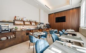 Astoria Deluxe rooms
