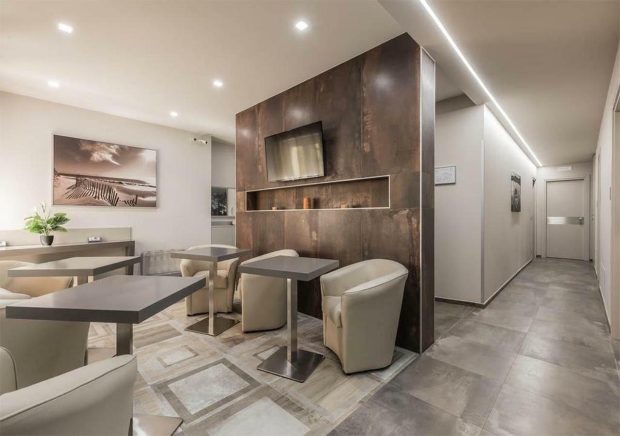 Astoria Deluxe rooms Bologne Extérieur photo
